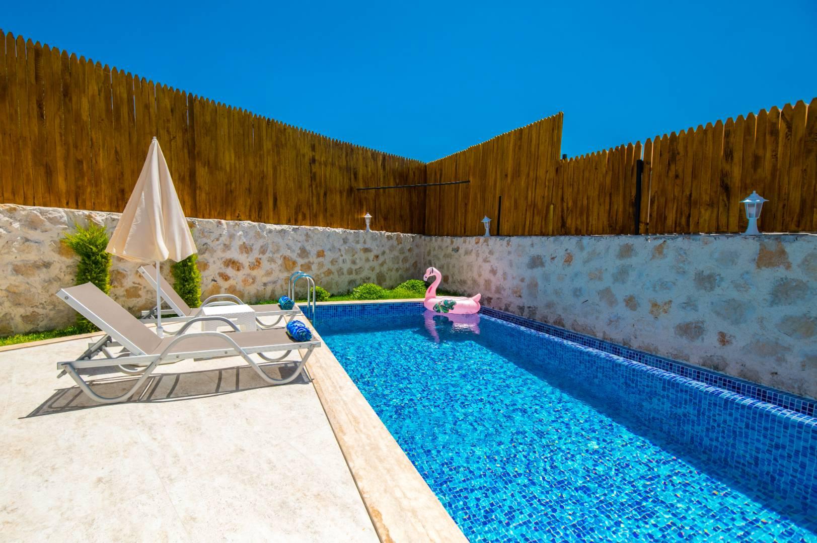 Kaş Sarıbelen'de Sakin Konumda, Özel Havuzlu, Jakuzili Villa-42931