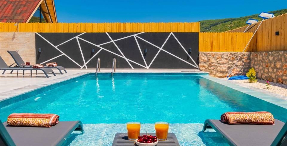 Kaş Sarıbelen'de Sakin Konumda, Özel Havuzlu, Modern Bungalov-39798