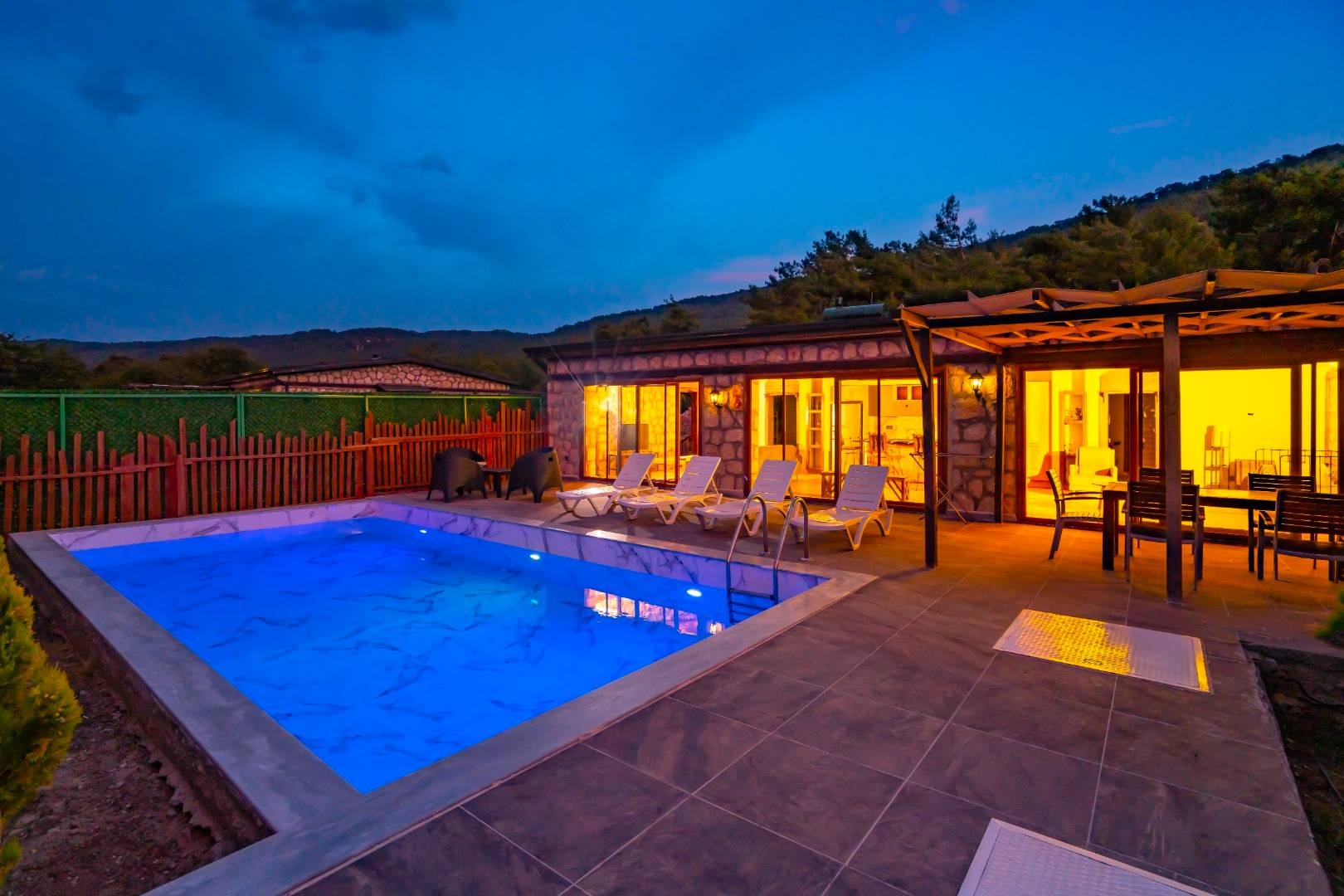 Kaş Sarıbelen'de Sakin Konumda, Özel Havuzlu, Otantik Villa