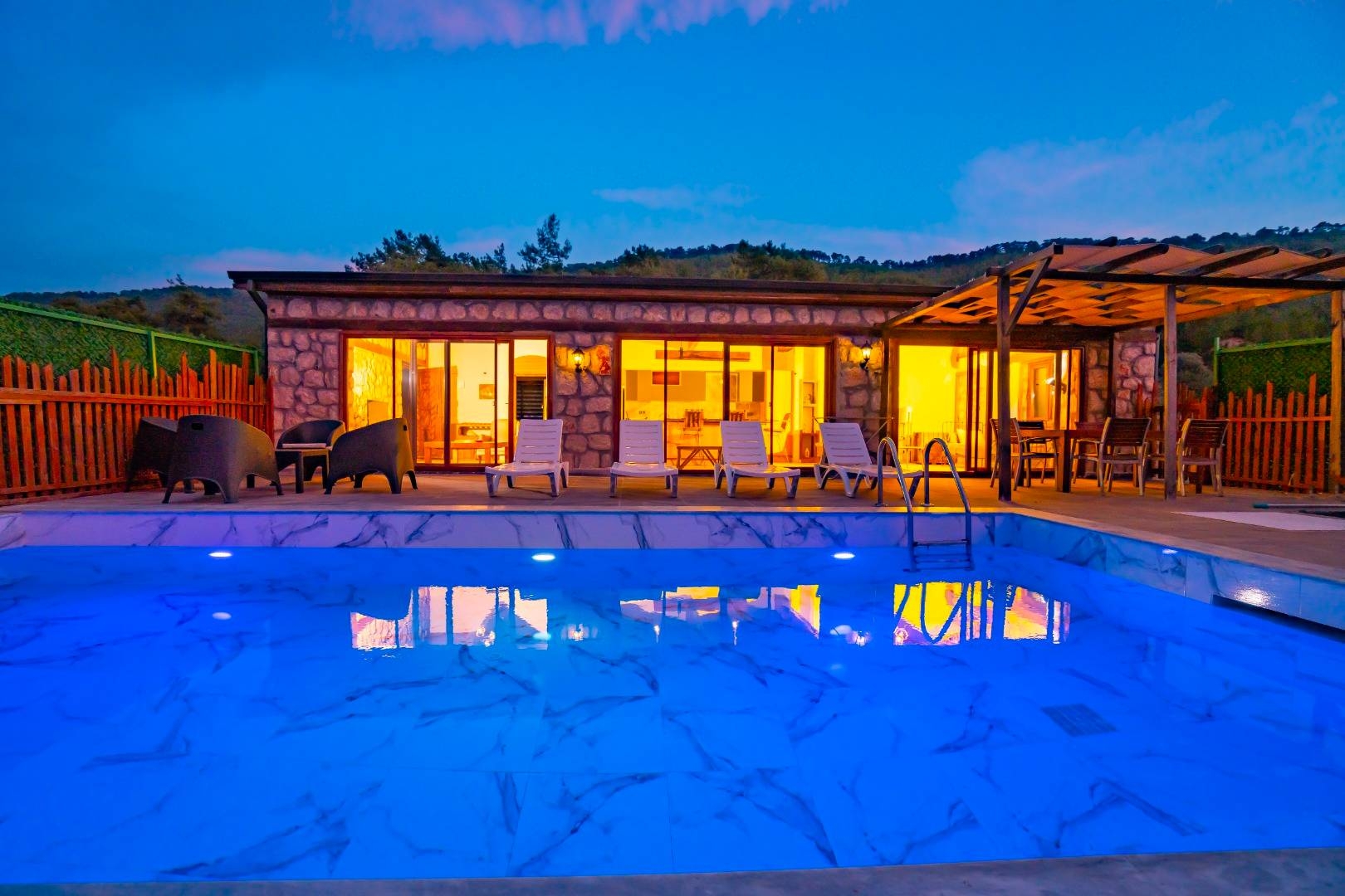 Kaş Sarıbelen'de Sakin Konumda, Özel Havuzlu, Otantik Villa