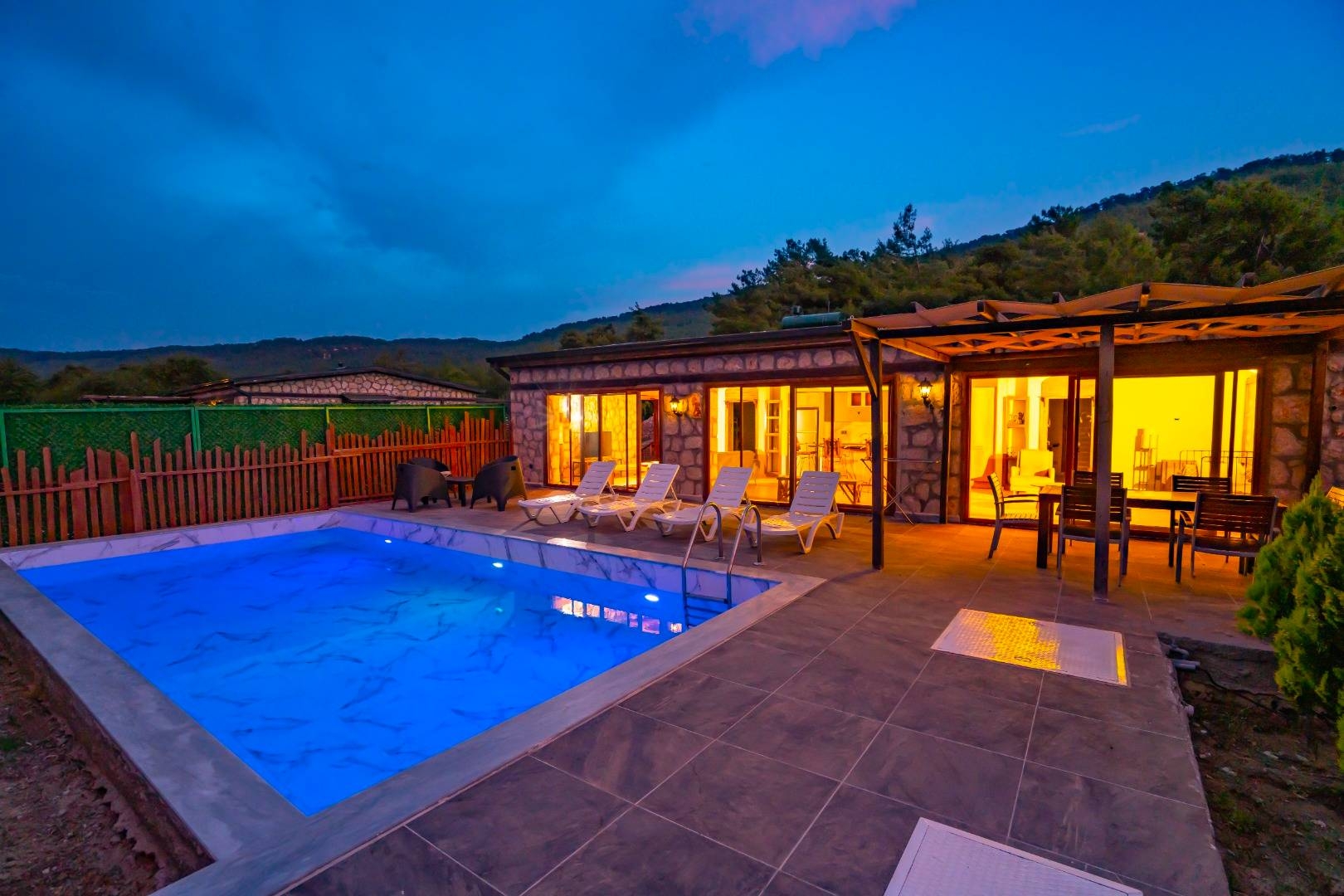 Kaş Sarıbelen'de Sakin Konumda, Özel Havuzlu, Otantik Villa