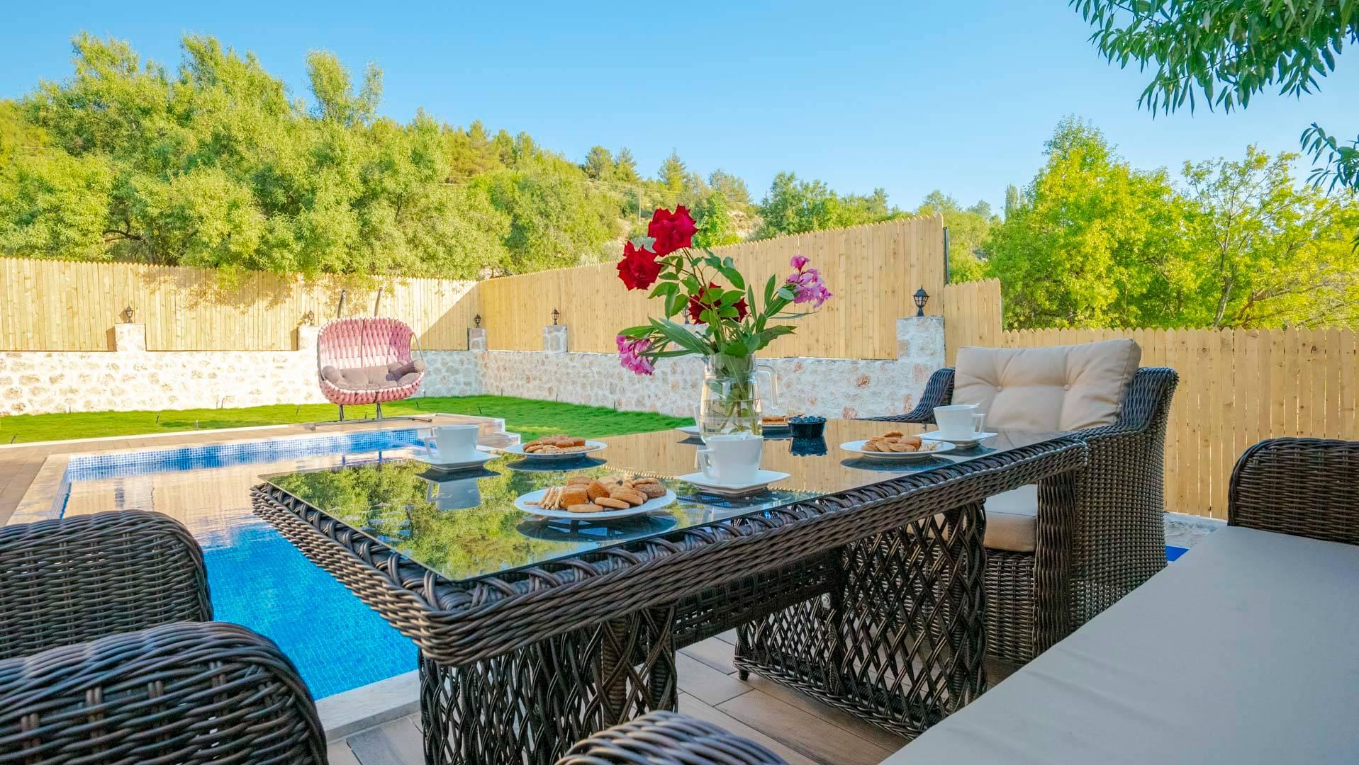 Kaş Sarıbelen'de Yemyeşil Bahçe İçerisinde, Özel Havuzlu, 2+1 Villa-42049