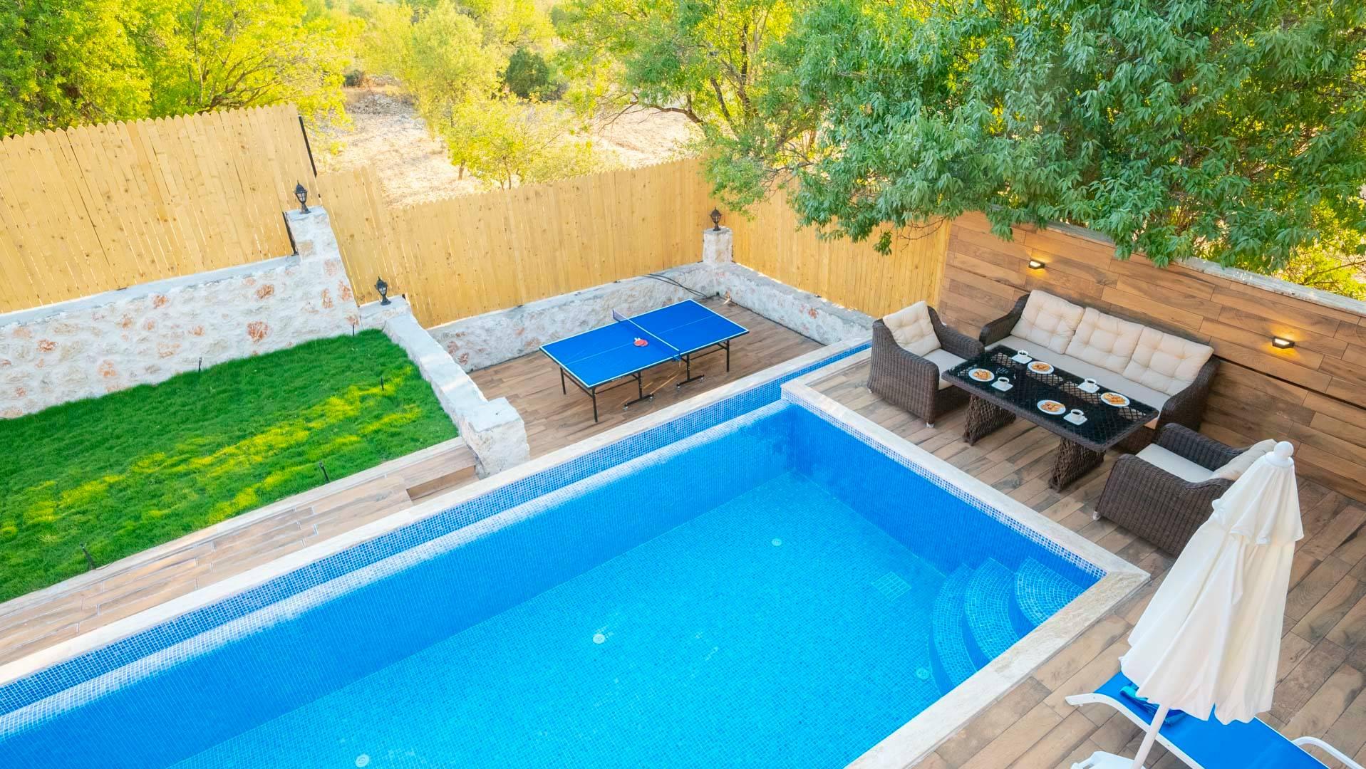 Kaş Sarıbelen'de Yemyeşil Bahçe İçerisinde, Özel Havuzlu, 2+1 Villa-42049