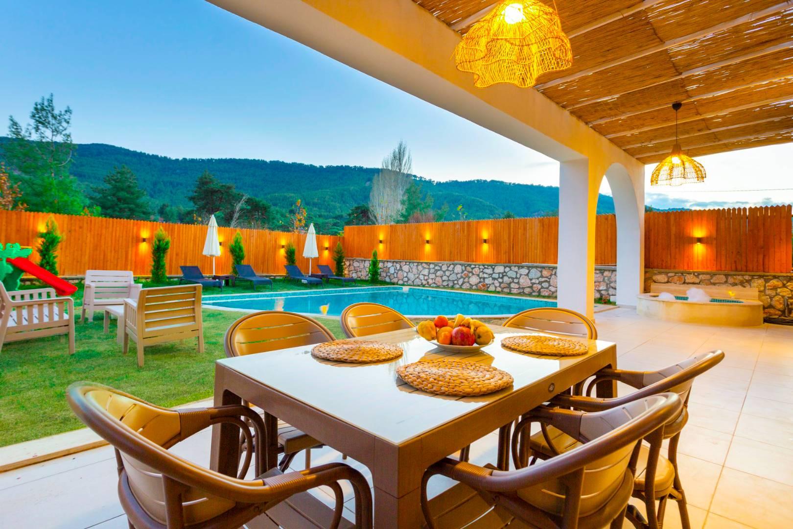 Kaş Sarıbelen'de Yemyeşil Bahçeli, Özel Havuzlu, Şık Villa -43516