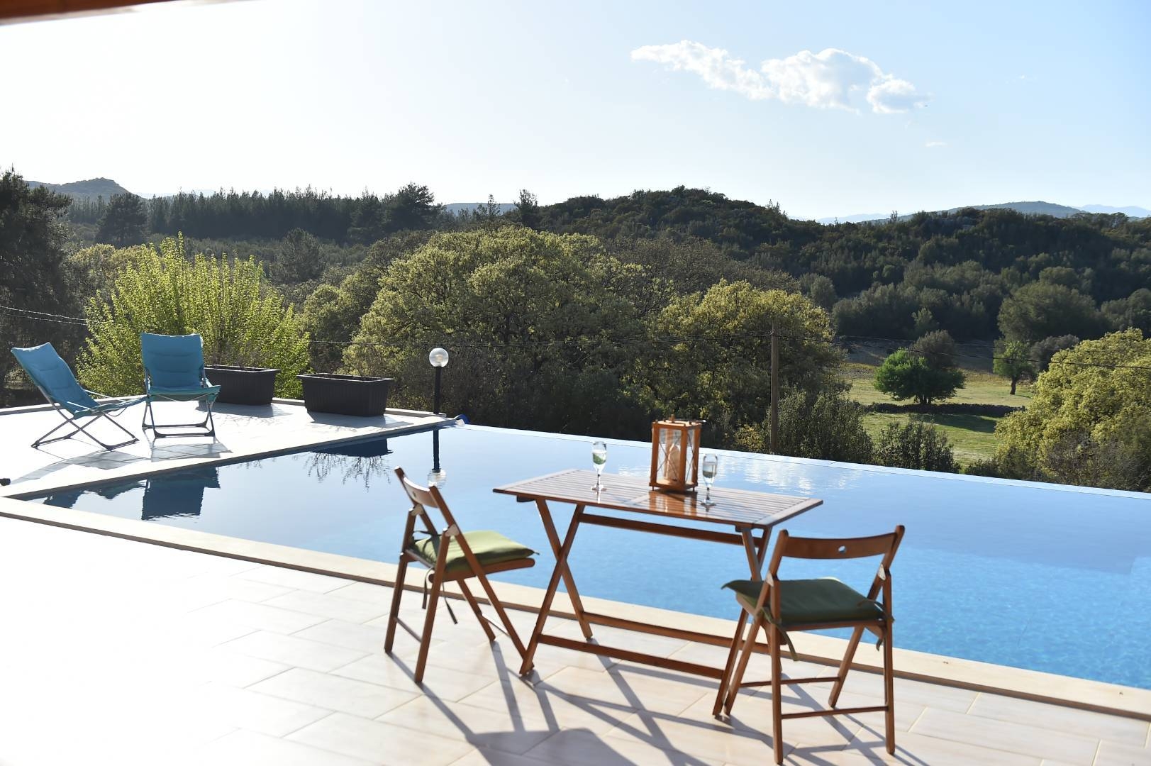 Kaş Sarılar'da Sakin Konumda, Özel Sonsuzluk Havuzlu, Şık Taş Ev