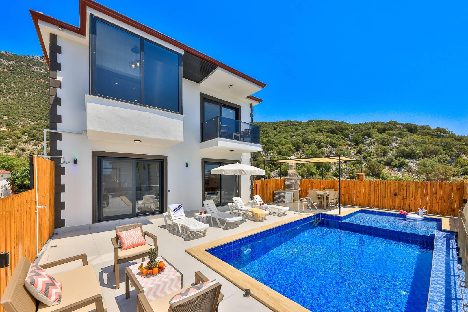 Kaş Belenli'de Panoramik Deniz Manzaralı, Özel Havuzlu, Lüks Villa-41286