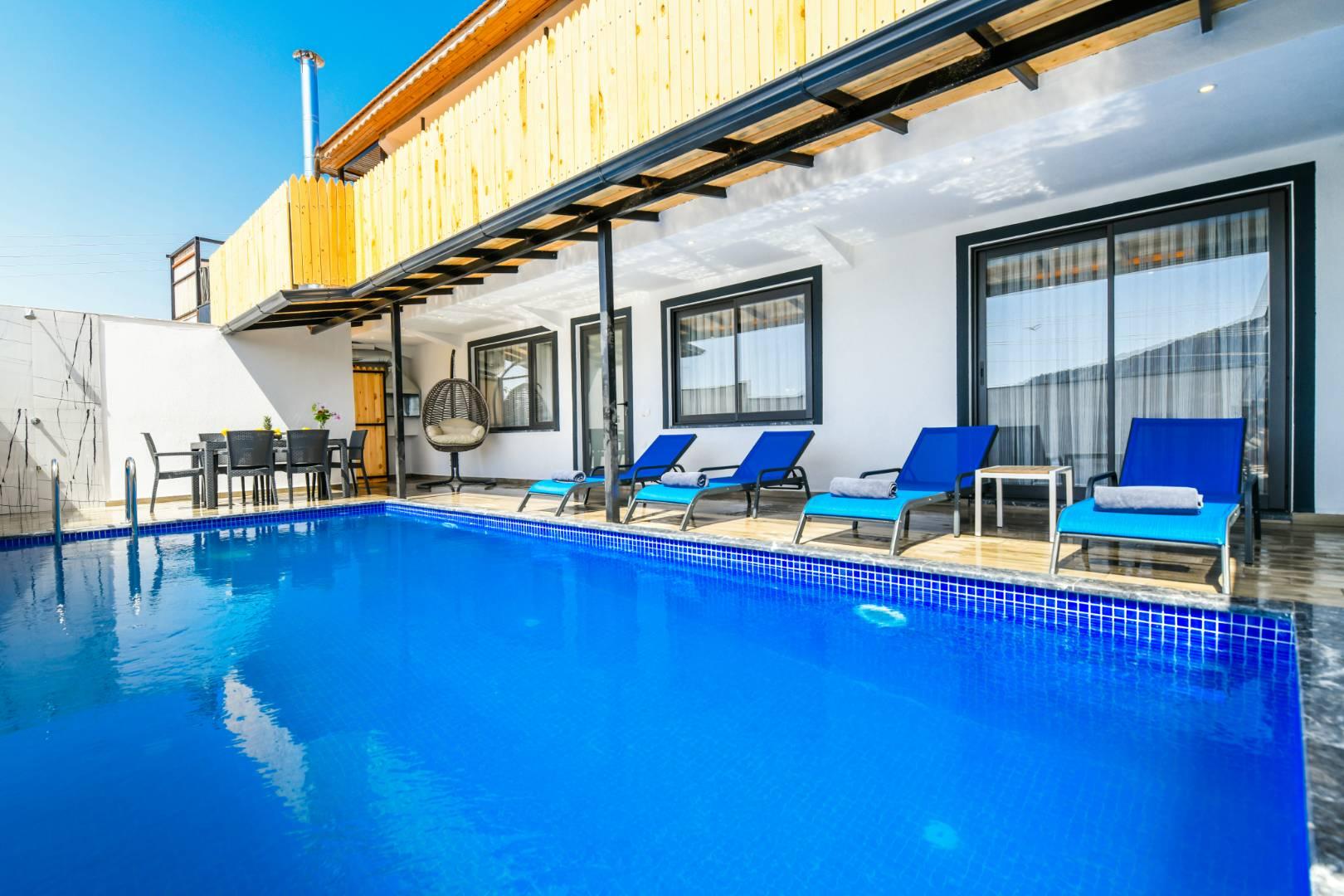 Kaş Bezirgan'da Doğa İle İç İçe, Isıtmalı Havuzlu, 4 Kişilik Villa-41689