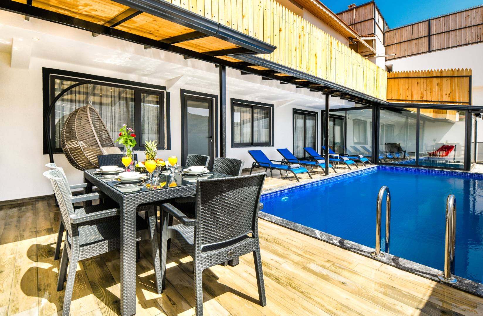 Kaş Bezirgan'da Doğa İle İç İçe, Isıtmalı Havuzlu, 4 Kişilik Villa