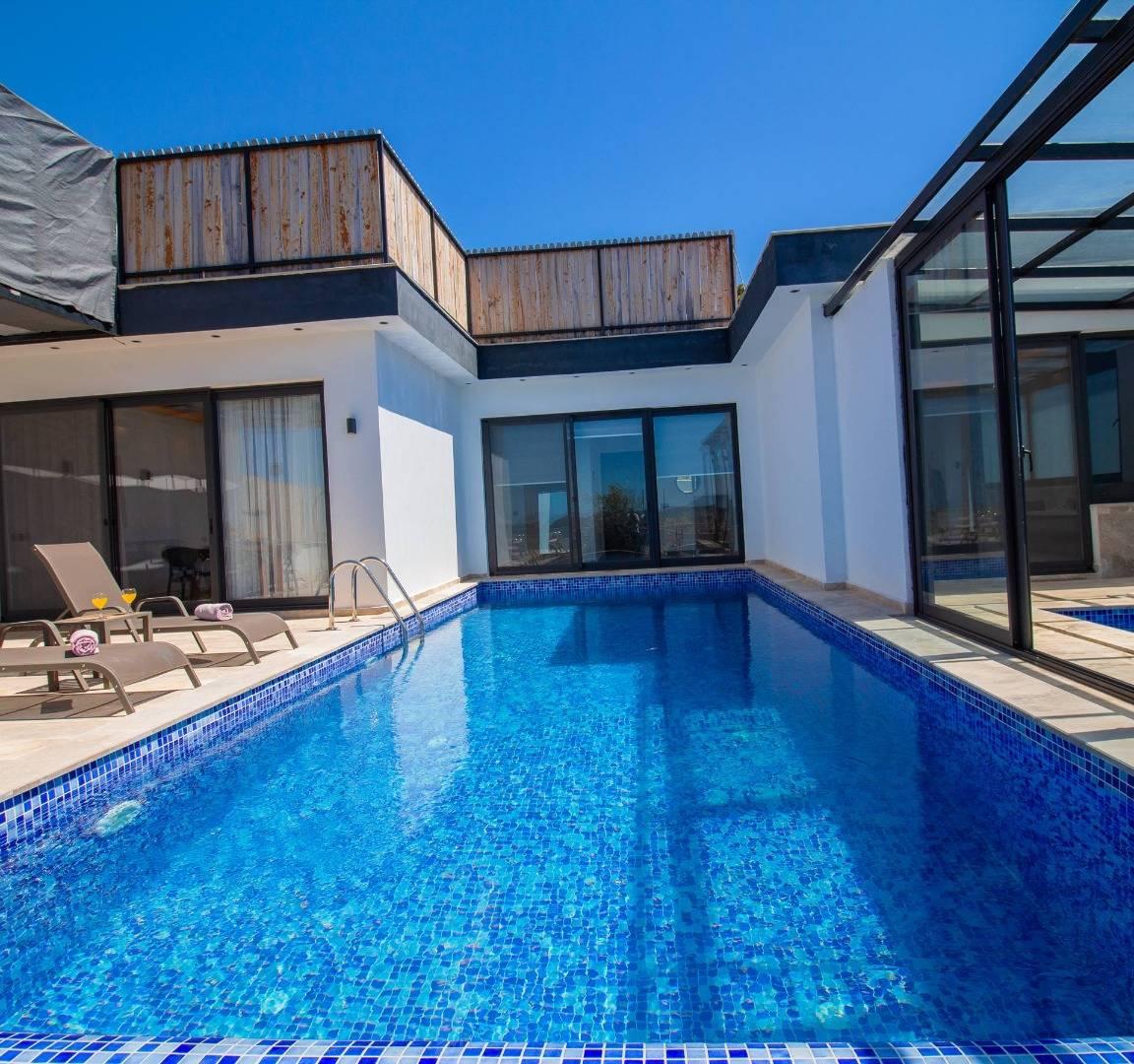 Kaş Üzümlü'de Balayı Çiftlerine Uygun, Isıtmalı Havuzlu, Modern Villa-40730