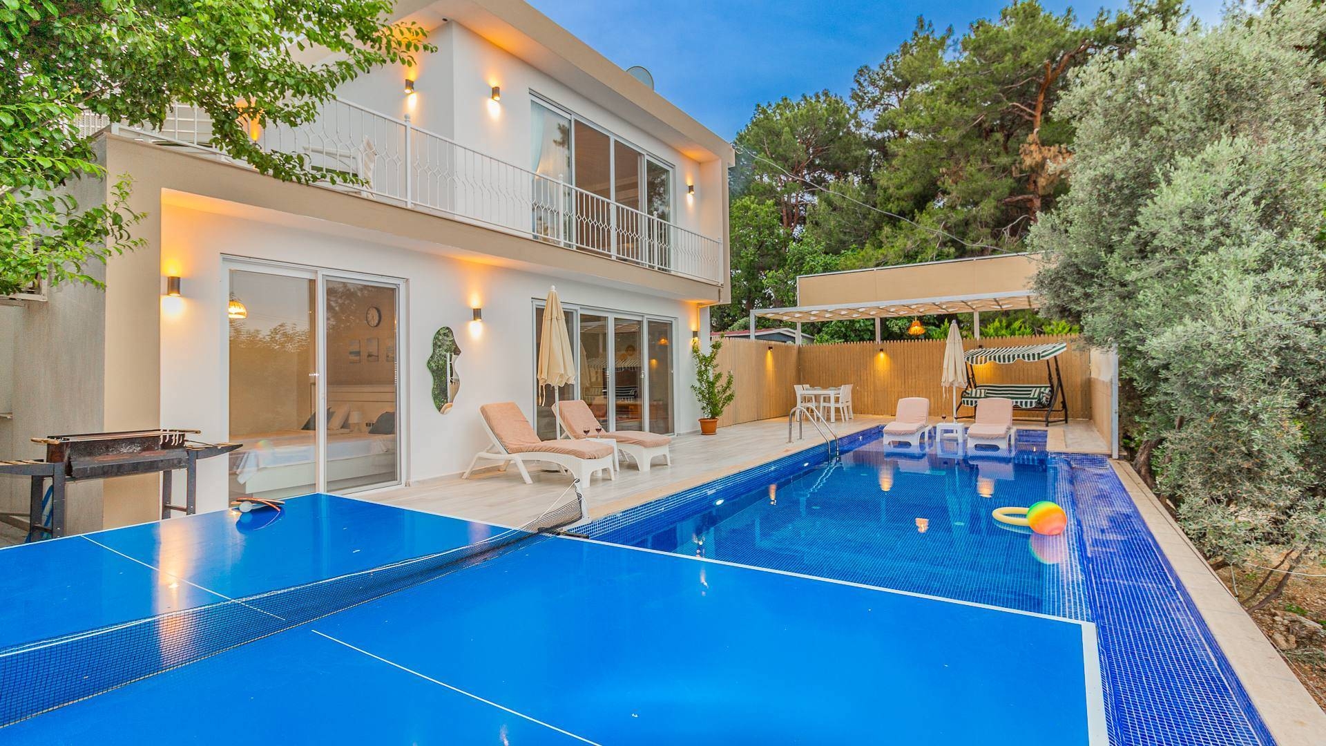 Kaş Üzümlü'de Çekirdek Ailelere Uygun, Özel Havuzlu, Jakuzili Villa