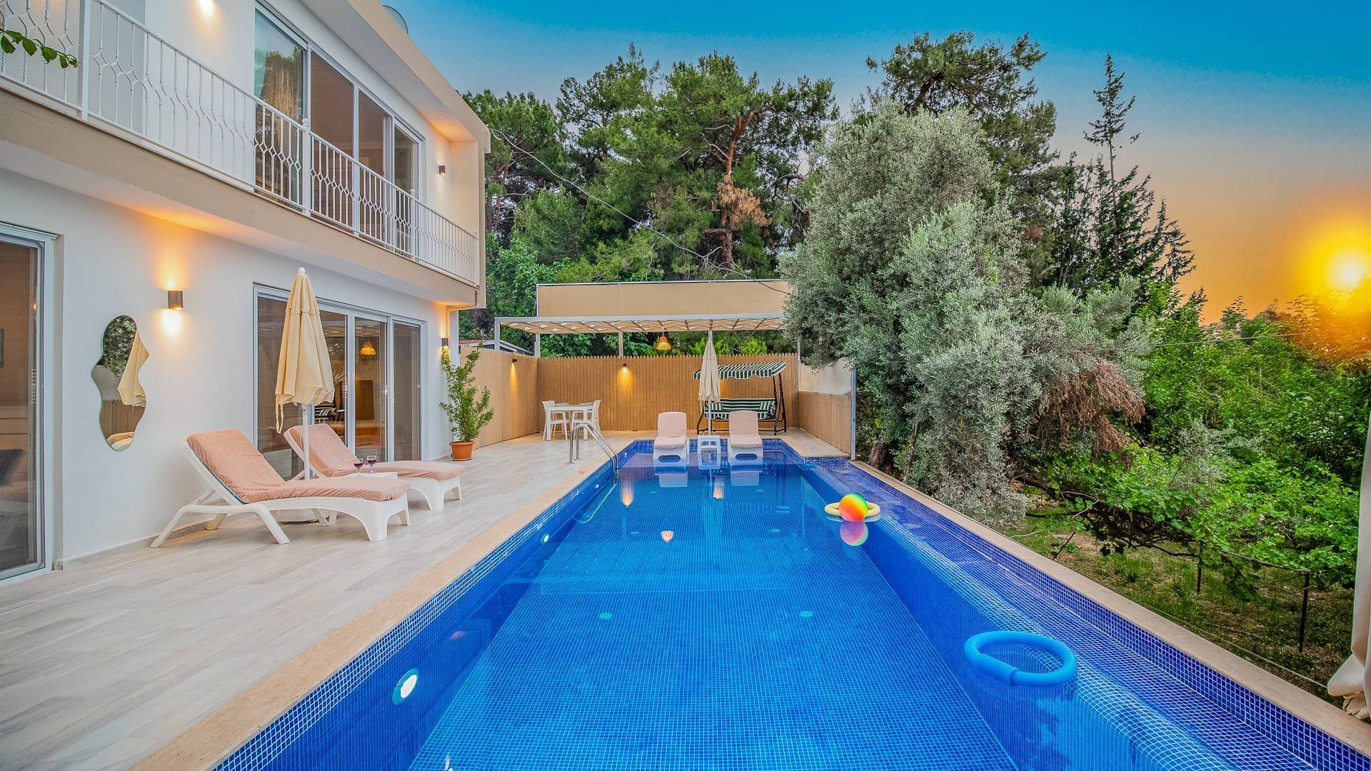 Kaş Üzümlü'de Çekirdek Ailelere Uygun, Özel Havuzlu, Jakuzili Villa