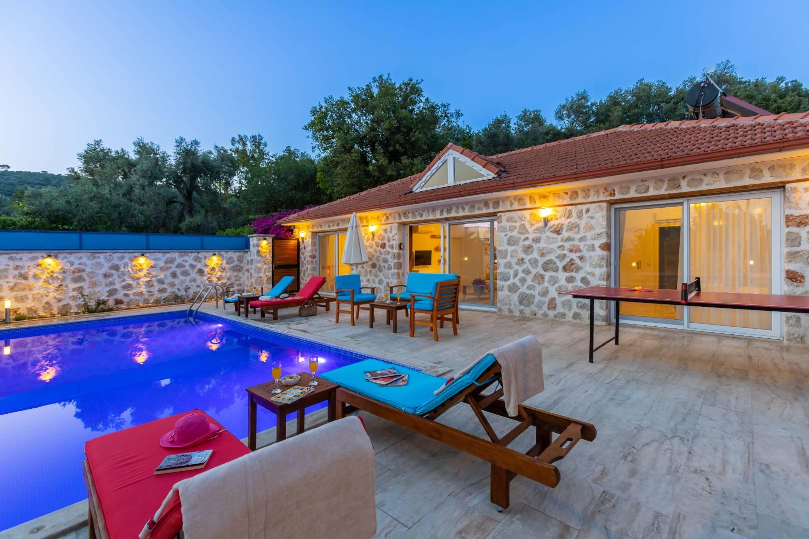 Kaş Üzümlü'de Gözlerden Uzak Konumda, Özel Havuzlu, Nezih Taş Ev-35772