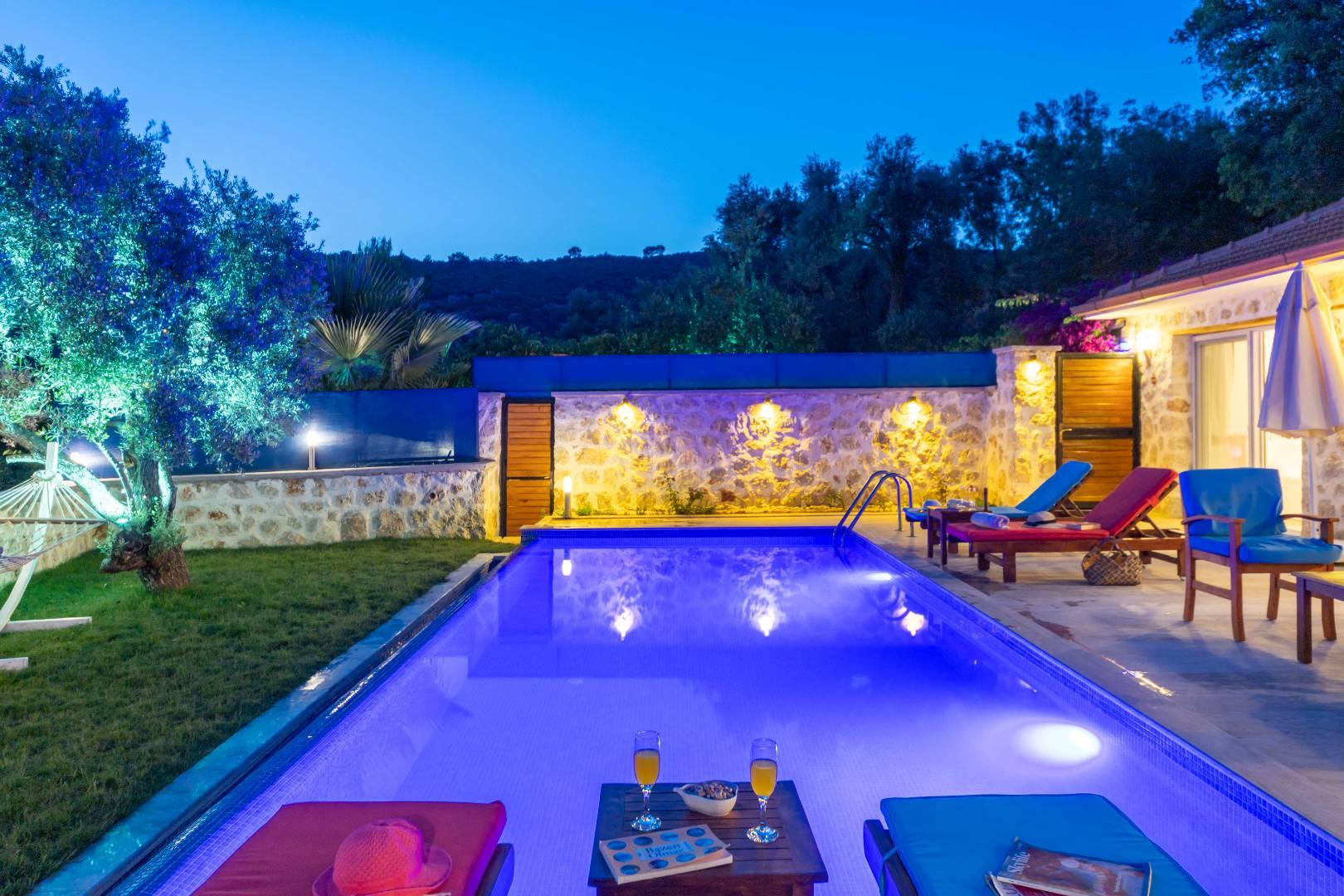 Kaş Üzümlü'de Gözlerden Uzak Konumda, Özel Havuzlu, Nezih Taş Ev-35772