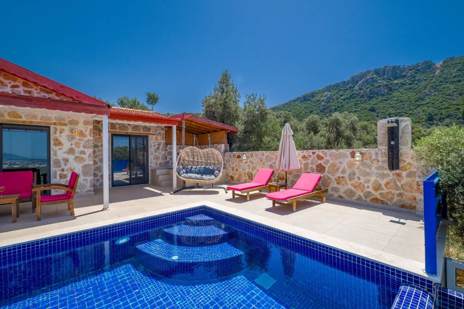 Kaş Üzümlü'de Balayı Çiftlerine Uygun, Özel Havuzlu, Romantik Villa