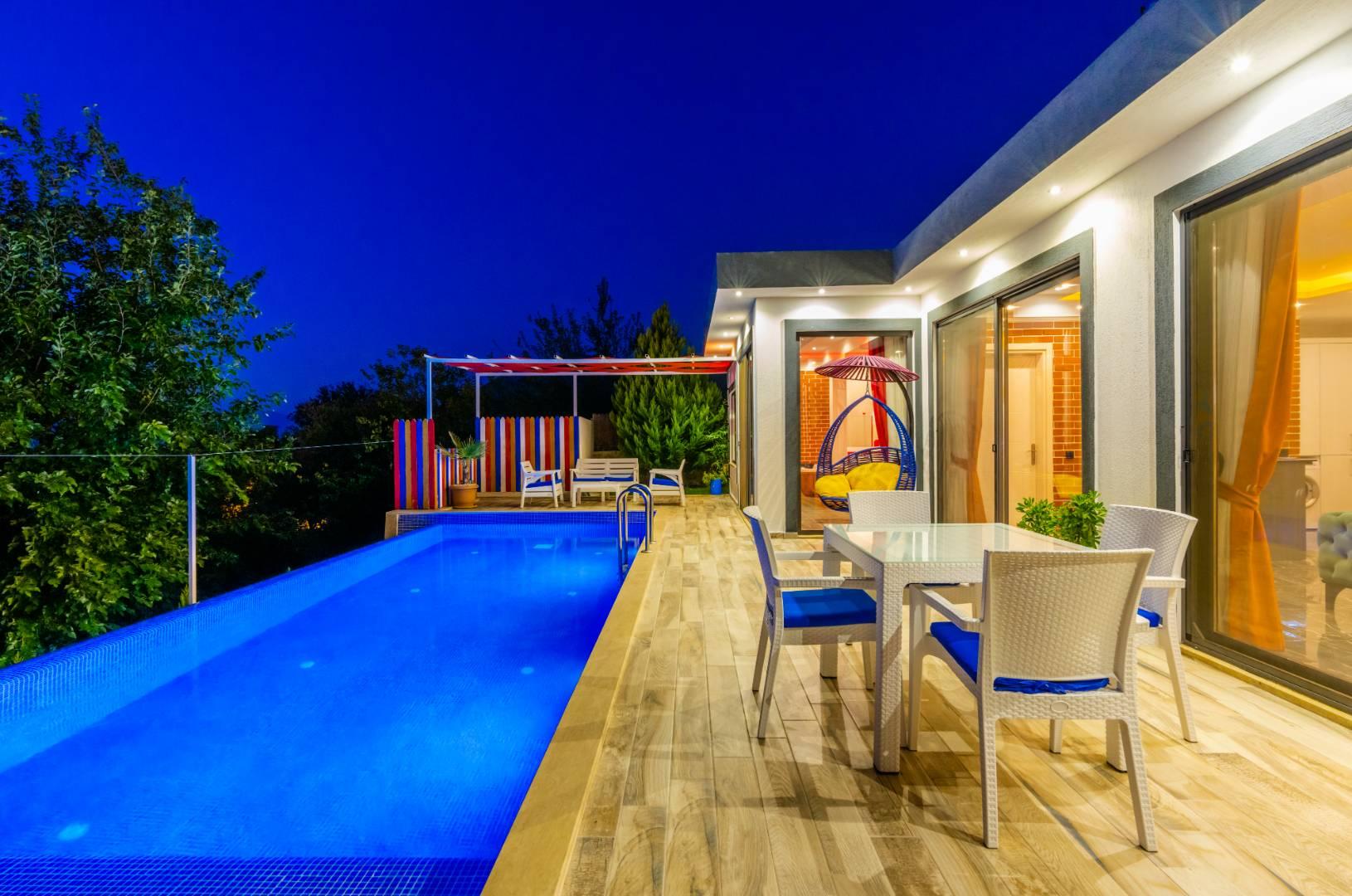 Kaş Üzümlü'de Balayı Çiftlerine Uygun, Özel Havuzlu, Konforlu Villa-40500