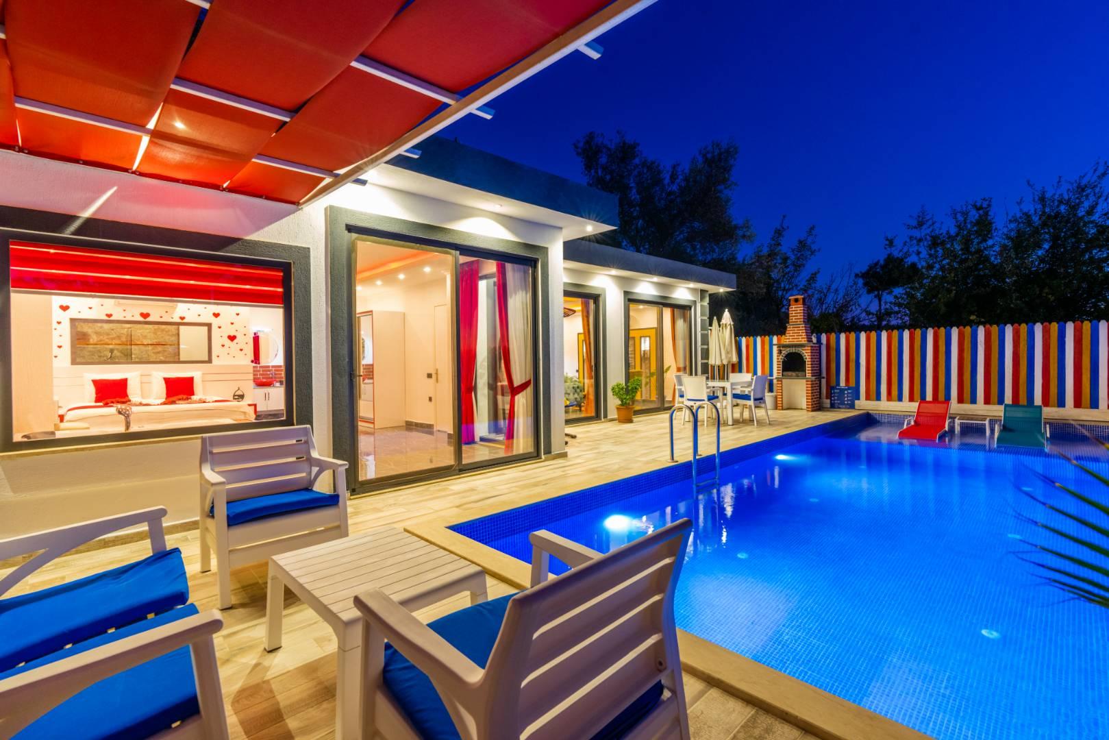 Kaş Üzümlü'de Balayı Çiftlerine Uygun, Özel Havuzlu, Konforlu Villa-40500