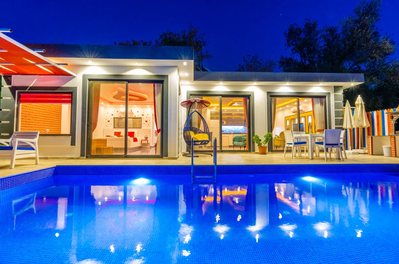 Kaş Üzümlü'de Balayı Çiftlerine Uygun, Özel Havuzlu, Konforlu Villa