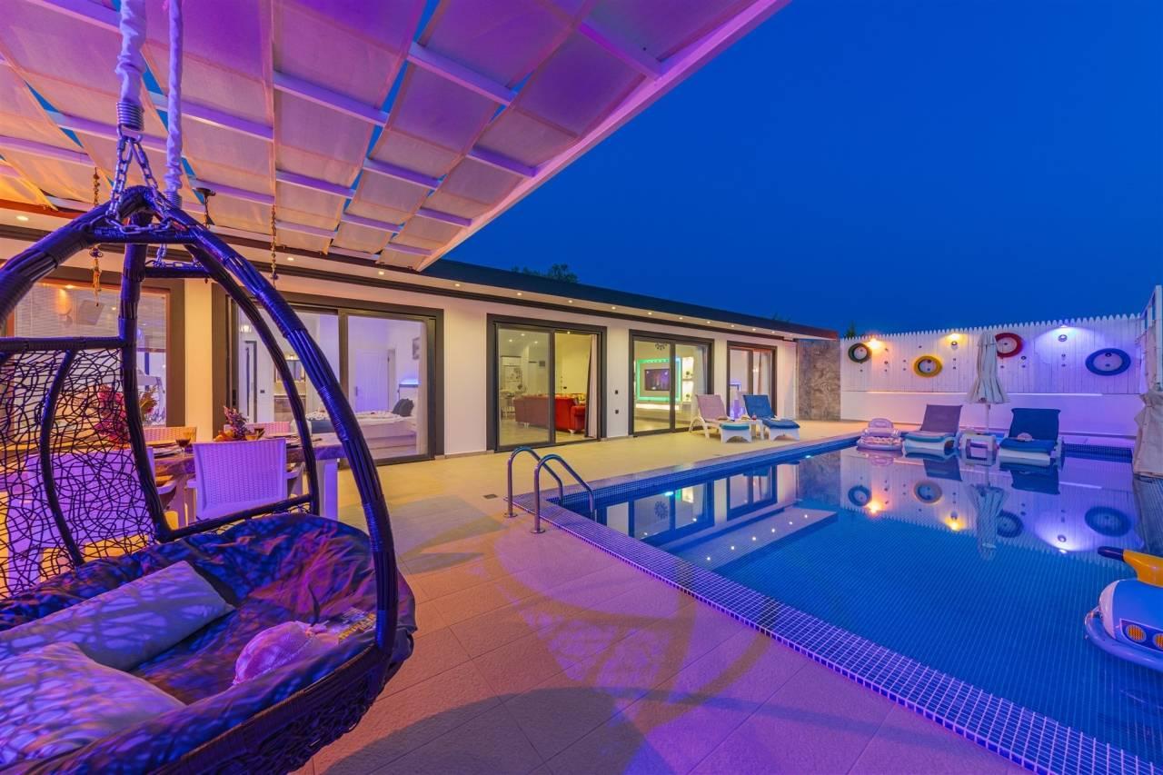 Kaş Üzümlü'de Çocuk Oyun Alanlı, Özel Havuzlu, Jakuzili Villa -40310