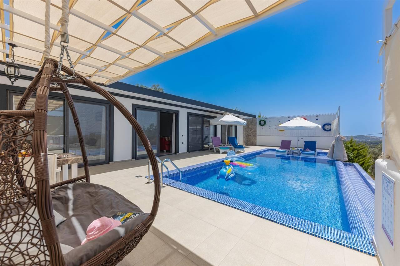 Kaş Üzümlü'de Çocuk Oyun Alanlı, Özel Havuzlu, Jakuzili Villa -40310