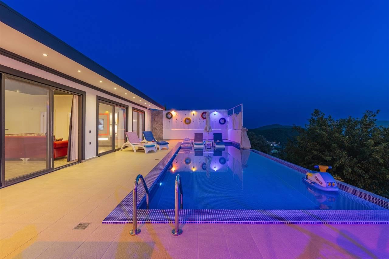 Kaş Üzümlü'de Çocuk Oyun Alanlı, Özel Havuzlu, Jakuzili Villa -40310