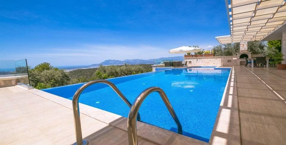 Kaş Üzümlü'de Doğa Manzaralı, Isıtmalı Özel Havuzlu, Konforlu Villa-40323