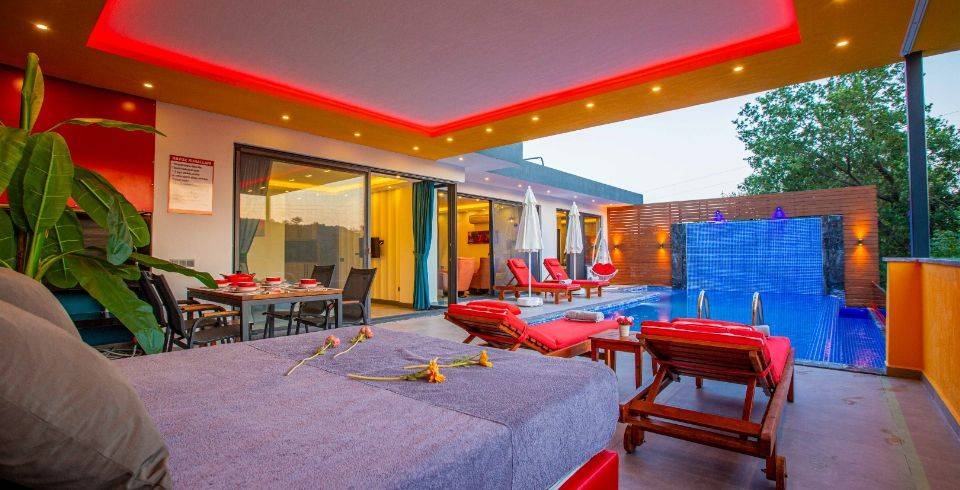 Kaş Üzümlü'de Doğa Manzaralı, Özel Havuzlu, Jakuzili Villa