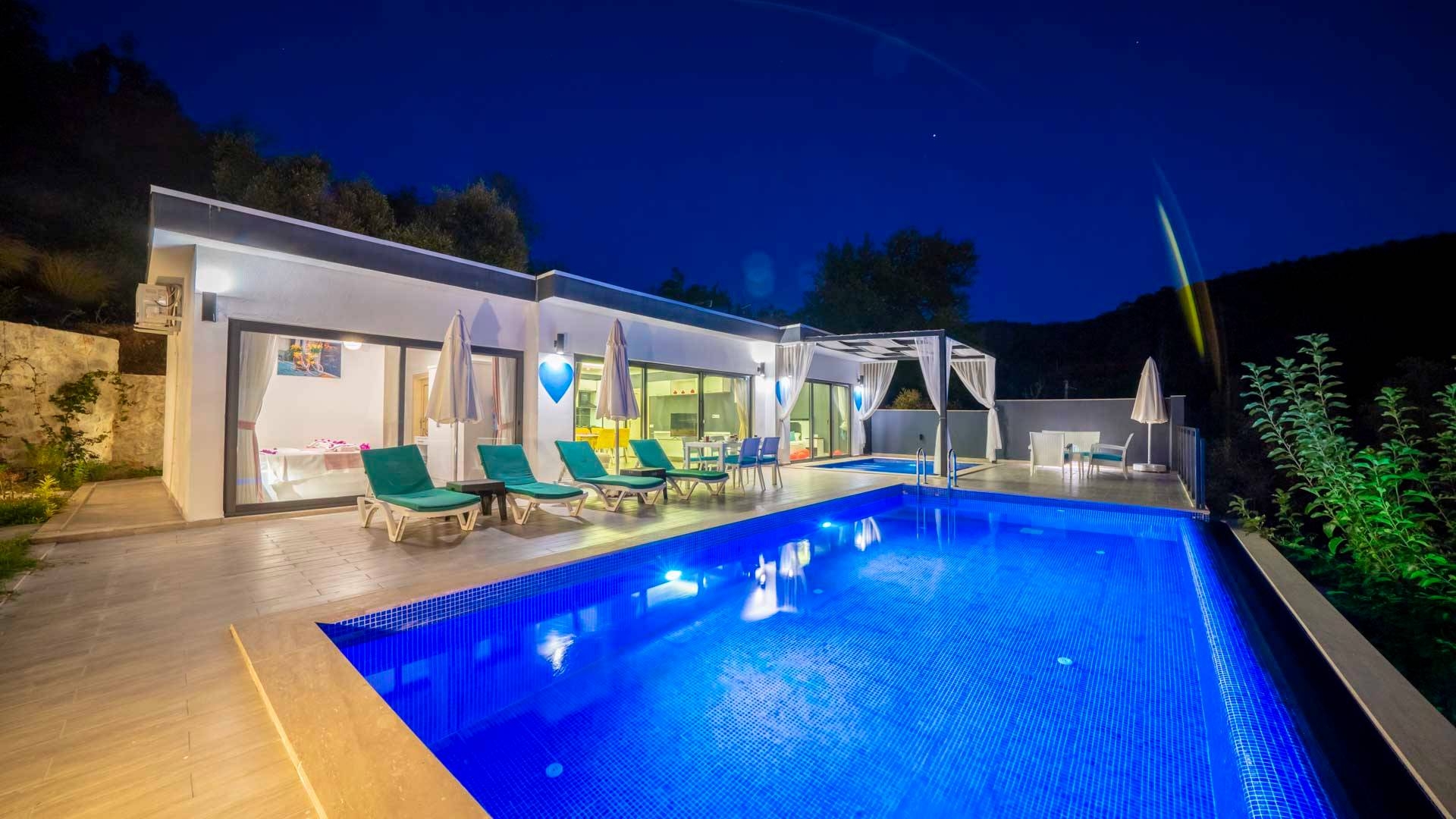 Kaş Üzümlü'de Doğayla Baş Başa, Özel Havuzlu, 4 Kişilik Villa
