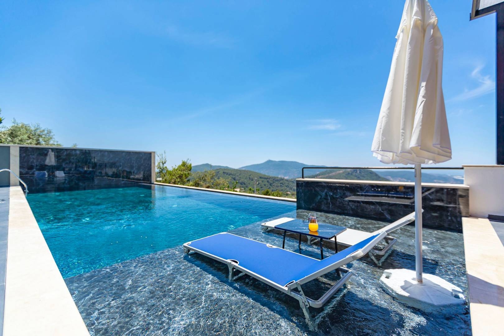 Kaş Üzümlü'de Doğayla Baş Başa, Özel Havuzlu, Jakuzili, Balayı Villası