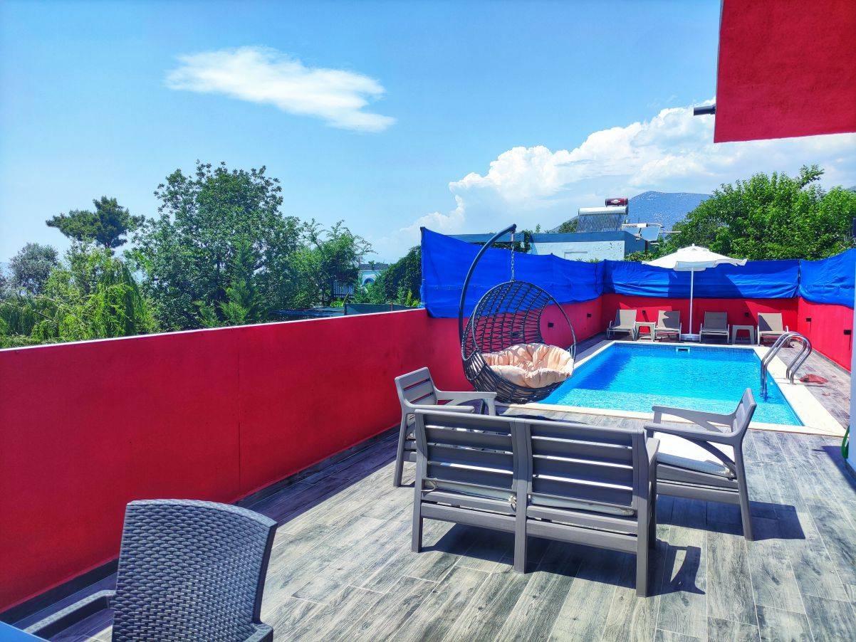 Kaş Üzümlü'de Minimalist Tasarımlı, Özel Havuzlu, Kiralık Villa