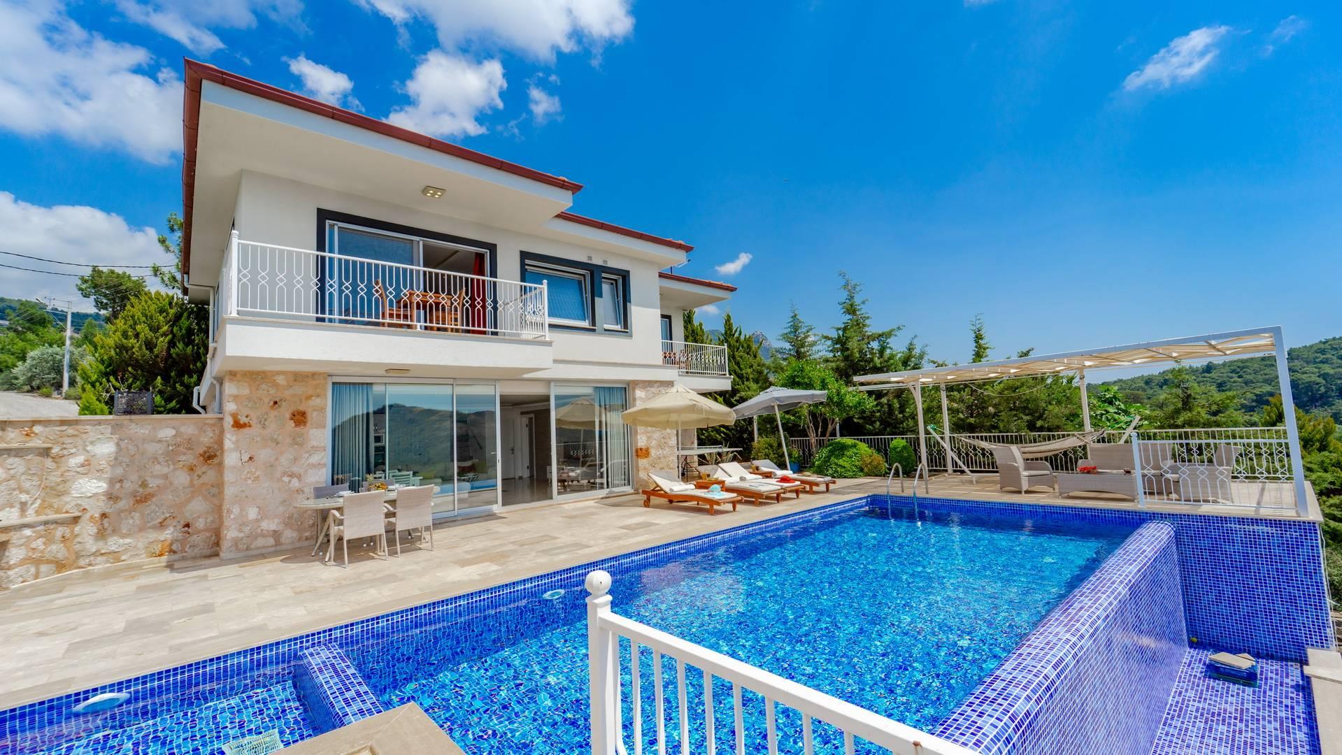 Kaş Üzümlü'de Muhteşem Deniz Manzaralı, Sonsuzluk Havuzlu, Şık Villa-36678