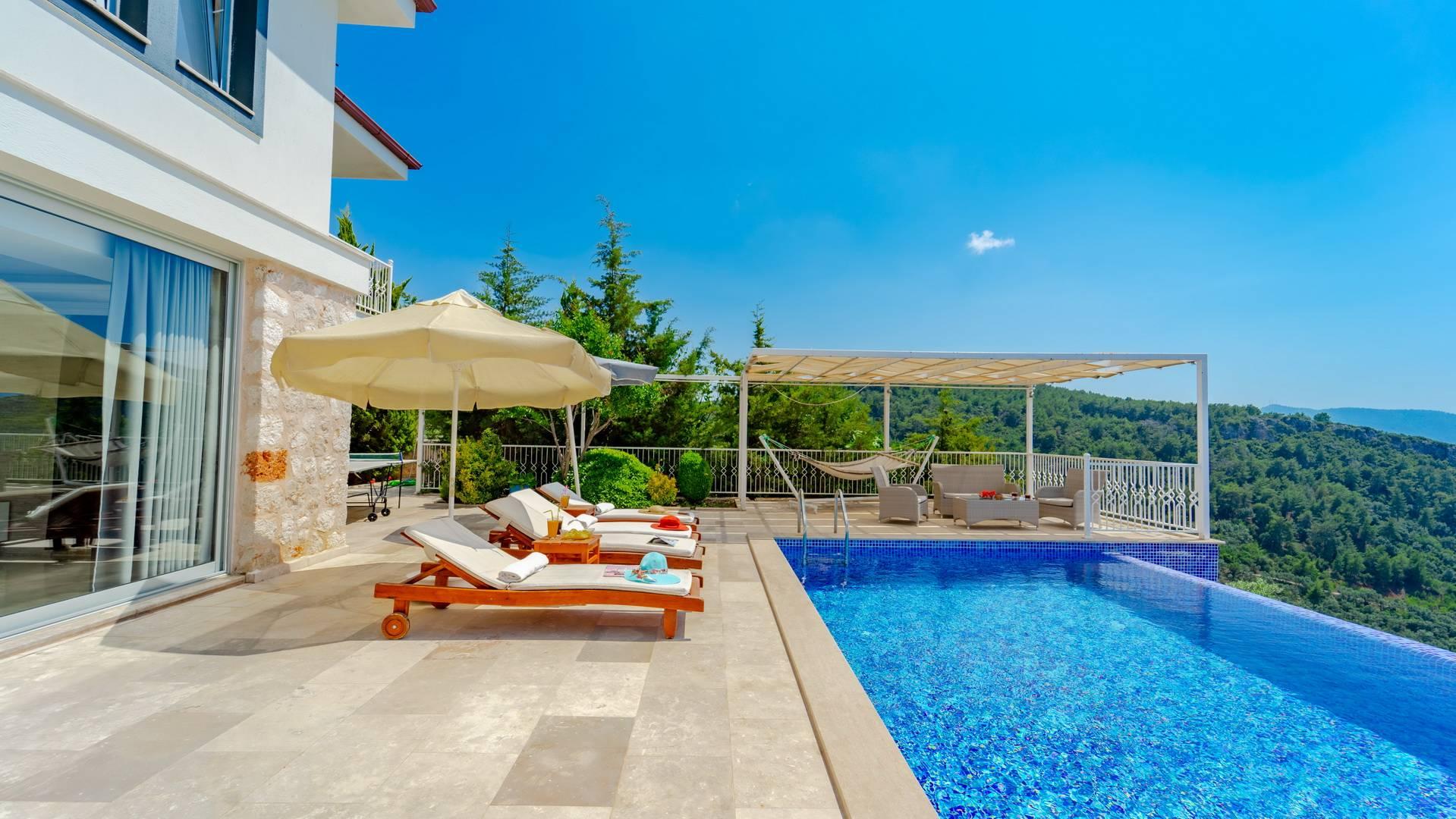 Kaş Üzümlü'de Muhteşem Deniz Manzaralı, Sonsuzluk Havuzlu, Şık Villa-36678