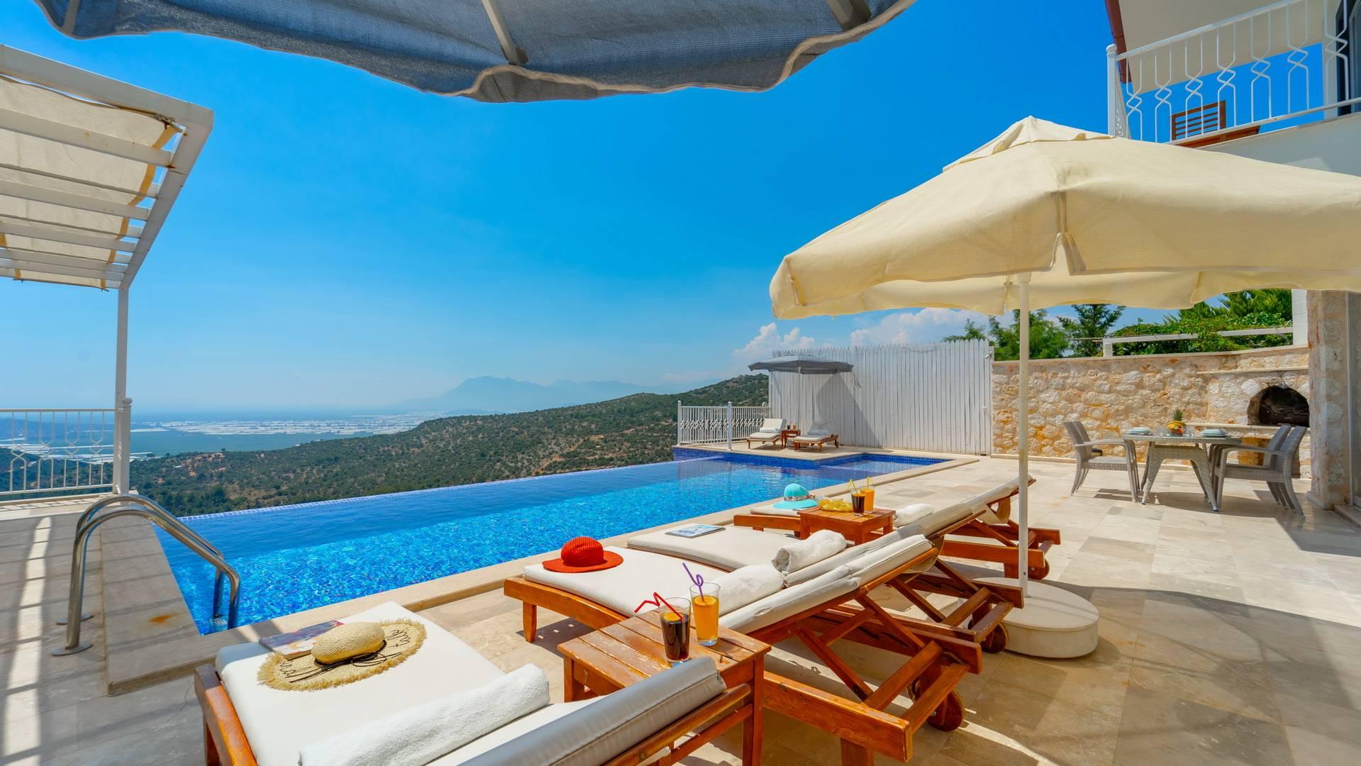 Kaş Üzümlü'de Muhteşem Deniz Manzaralı, Sonsuzluk Havuzlu, Şık Villa-36678