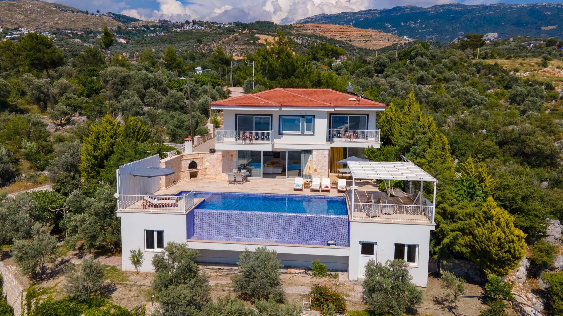 Kaş Üzümlü'de Muhteşem Deniz Manzaralı, Sonsuzluk Havuzlu, Şık Villa-36678