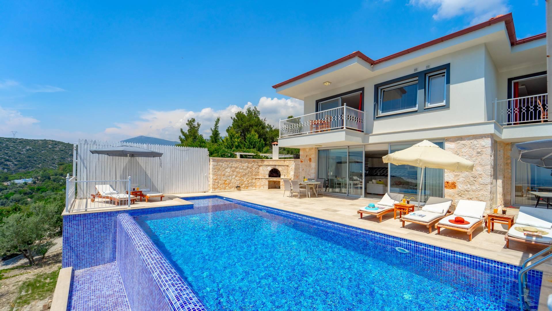 Kaş Üzümlü'de Muhteşem Deniz Manzaralı, Sonsuzluk Havuzlu, Şık Villa-36678