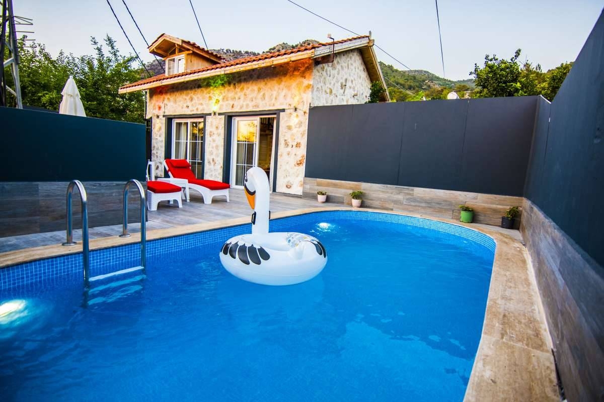 Kaş Üzümlü'de Muhteşem Doğada, Özel Havuzlu, Balayı Villası