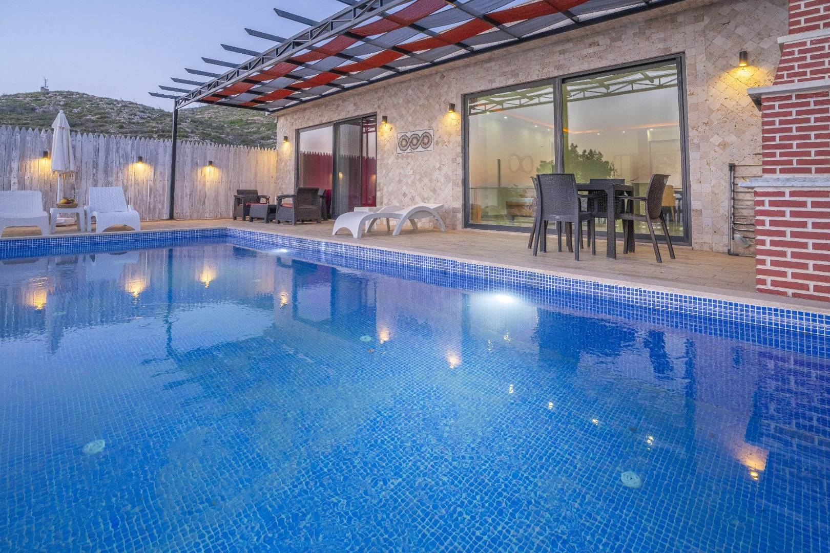 Kaş Üzümlü'de Muhteşem Doğada, Özel Havuzlu, Sinema Odalı Villa