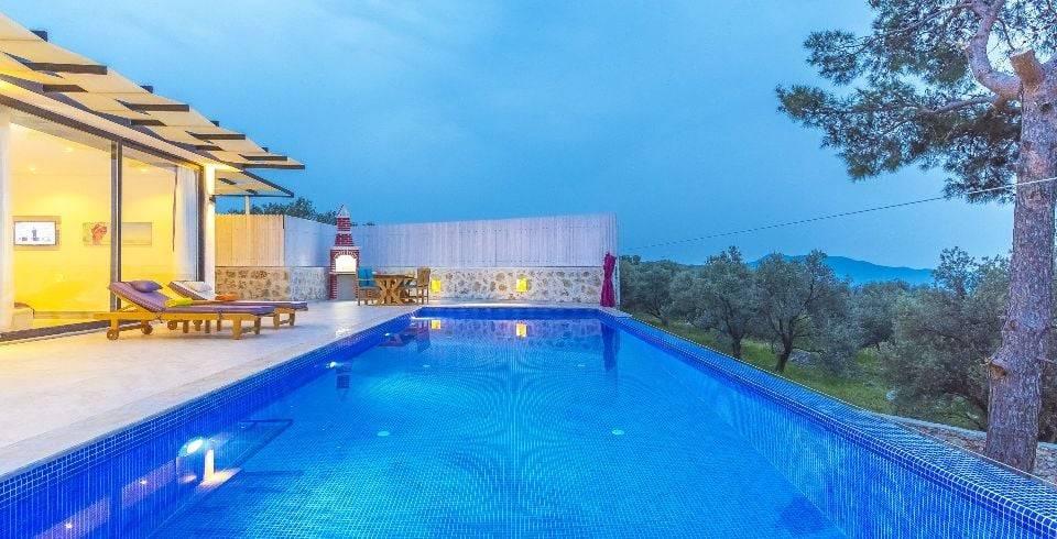 Kaş Üzümlü'de Nezih Konumda, Özel Havuzlu, Kiralık Balayı Villası-40383