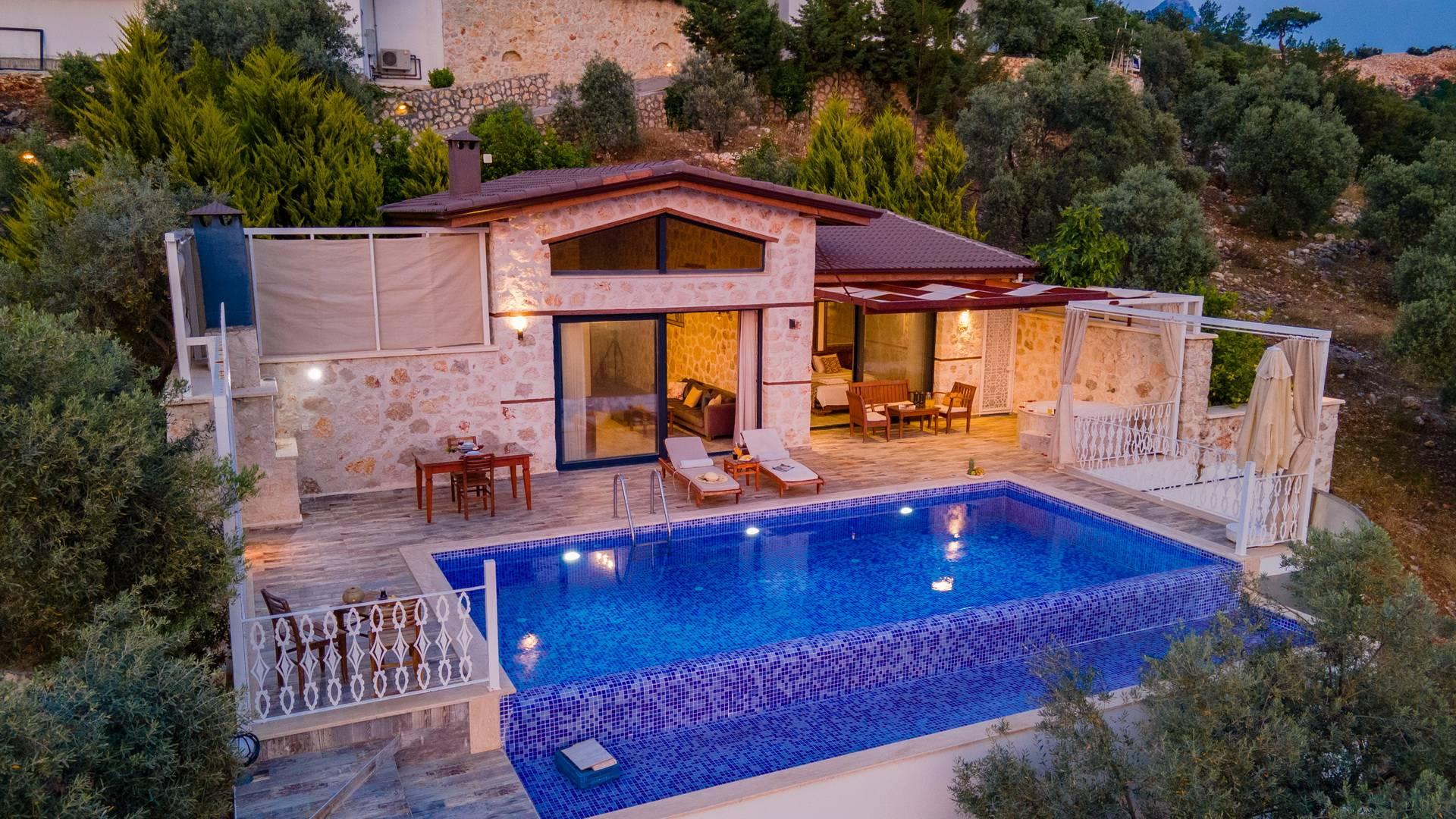 Kaş Üzümlü'de Panoramik Doğa Manzaralı, Özel Havuzlu, Konforlu Villa-39160