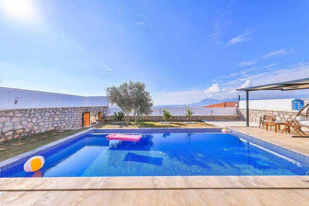 Kaş Üzümlü'de Şehrin Gürültüsünden Uzakta, Özel Havuzlu, Bahçeli Villa
