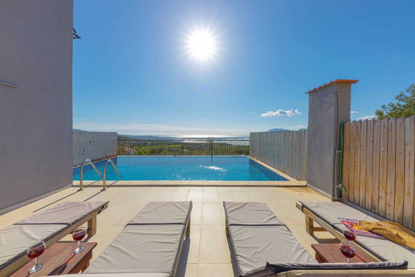 Kaş Üzümlü'de Yemyeşil Doğa Manzaralı, Özel Havuzlu, Modern Villa-42241