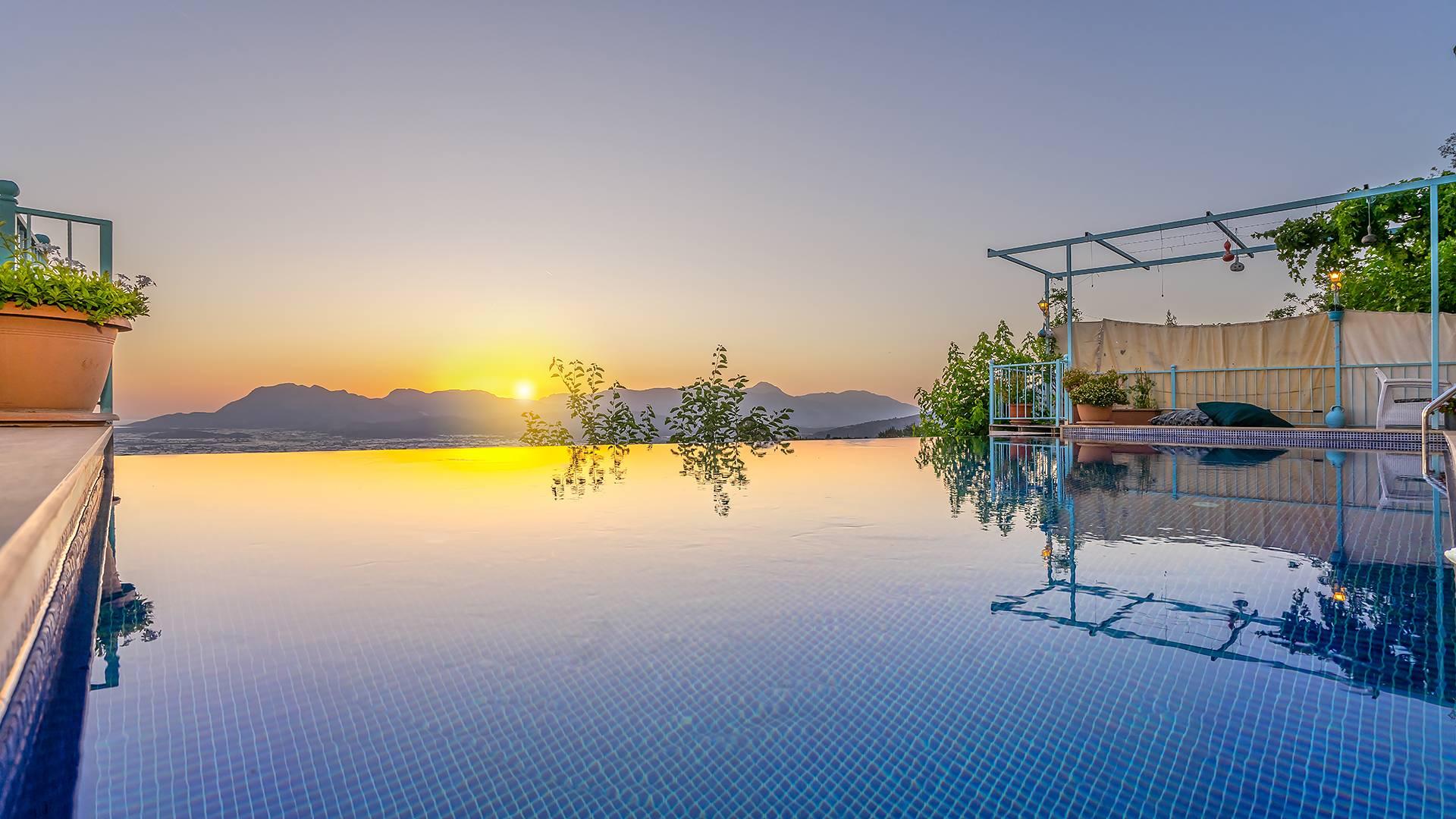 Kaş Üzümlü'de Yeşilliklerle Dolu Doğada, Özel Havuzlu, 3+1 Villa-41171