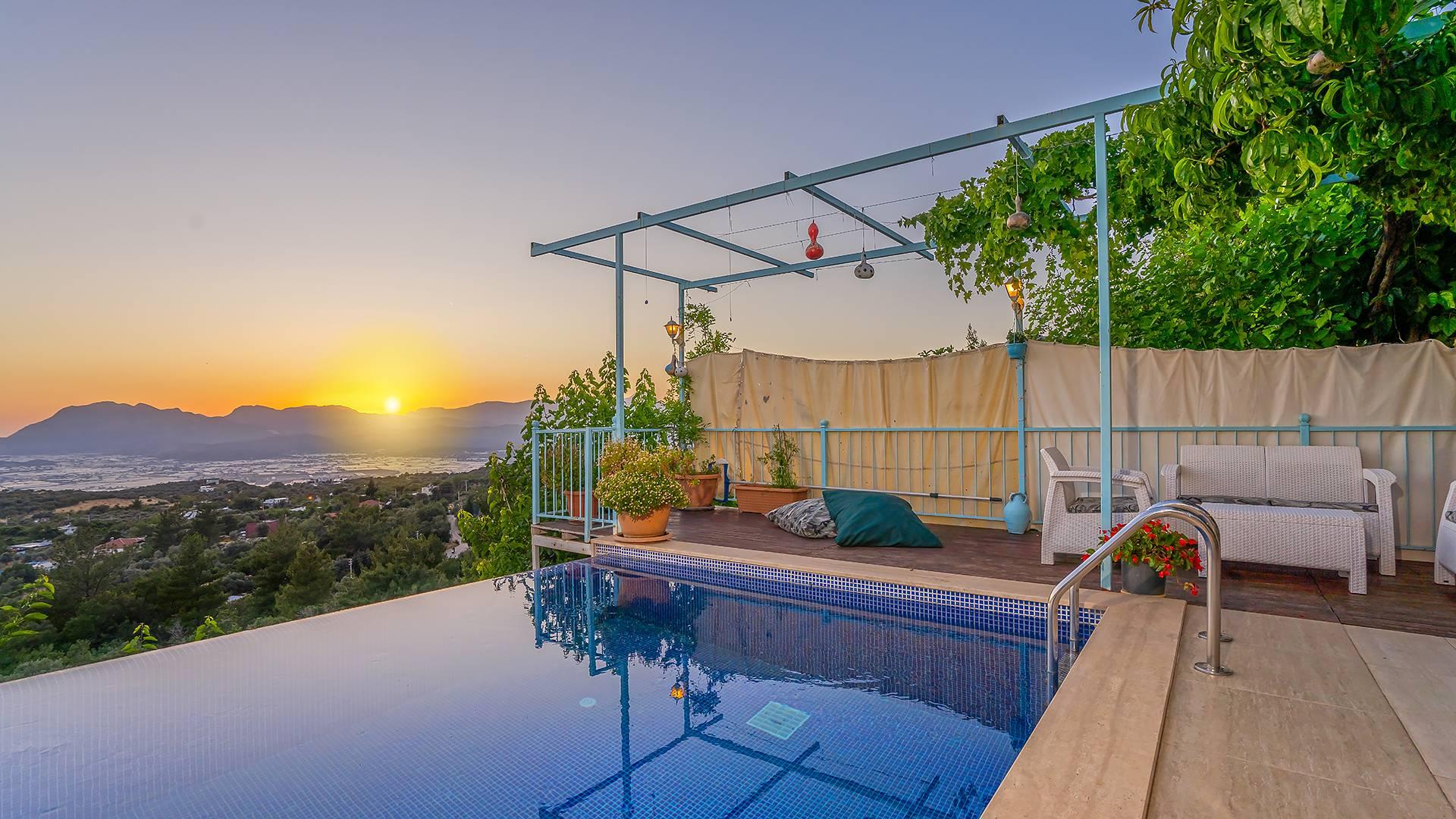 Kaş Üzümlü'de Yeşilliklerle Dolu Doğada, Özel Havuzlu, 3+1 Villa-41171