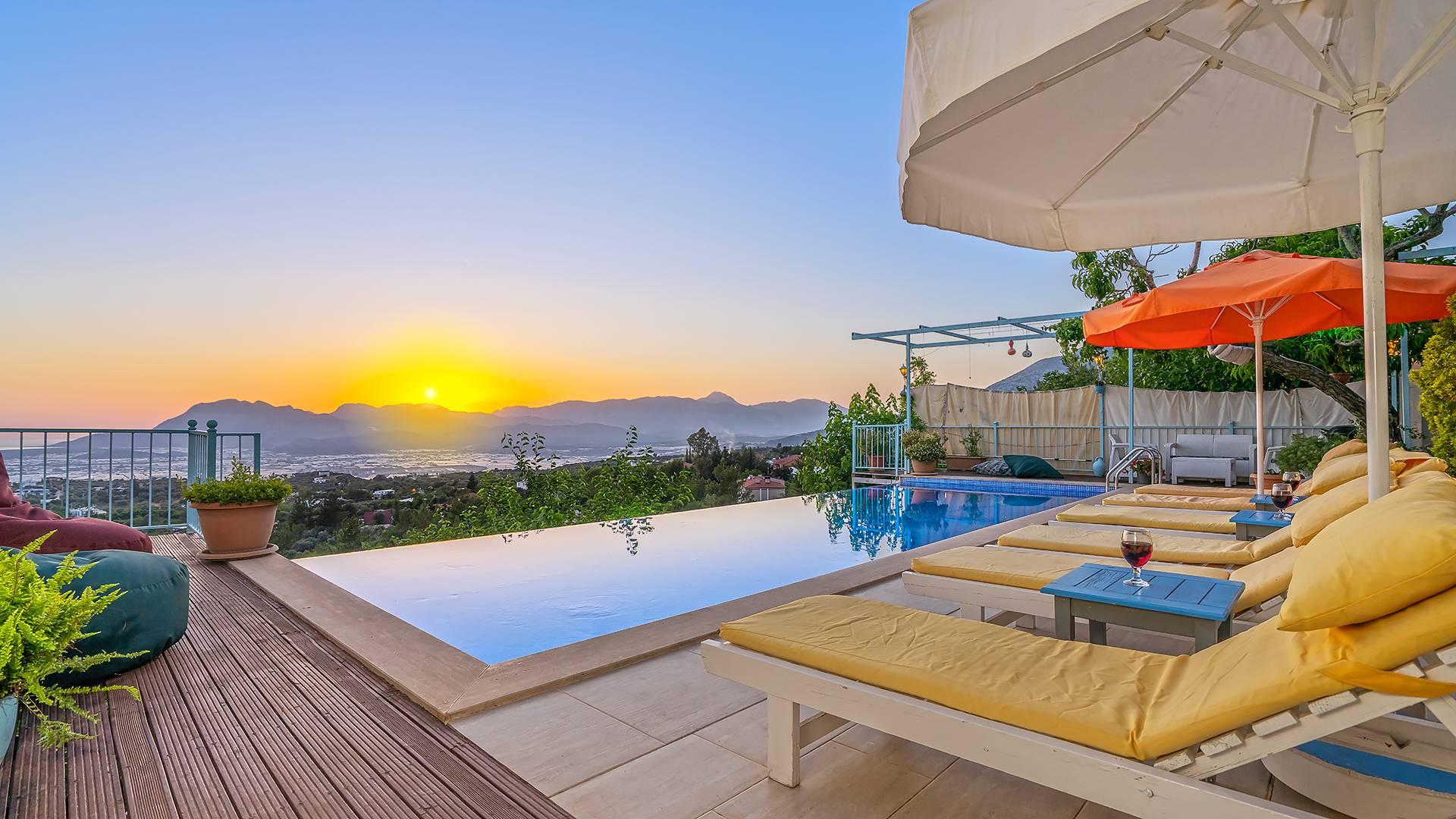 Kaş Üzümlü'de Yeşilliklerle Dolu Doğada, Özel Havuzlu, 3+1 Villa-41171