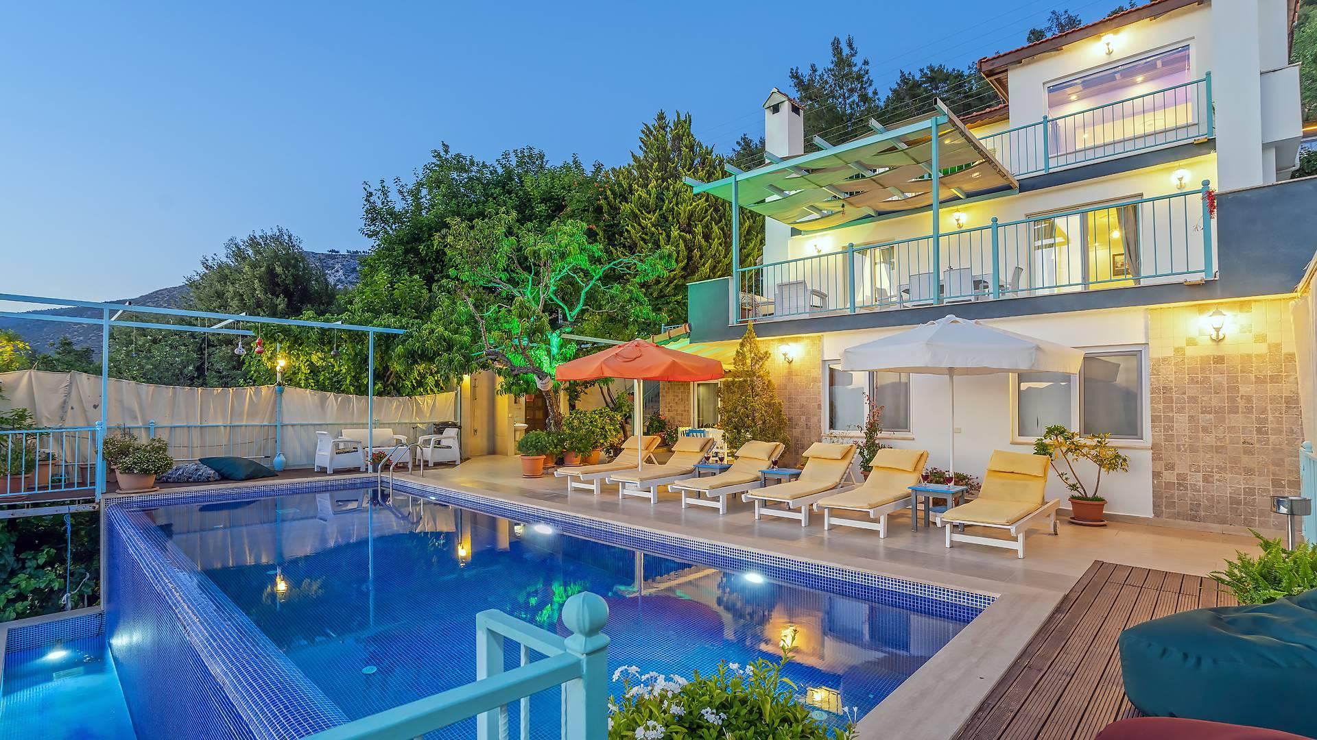 Kaş Üzümlü'de Yeşilliklerle Dolu Doğada, Özel Havuzlu, 3+1 Villa-41171