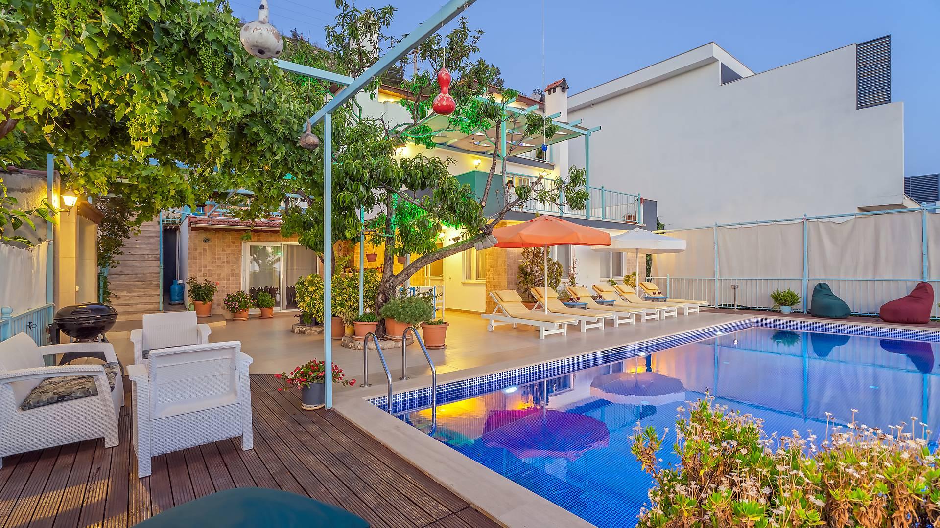 Kaş Üzümlü'de Yeşilliklerle Dolu Doğada, Özel Havuzlu, 3+1 Villa-41171