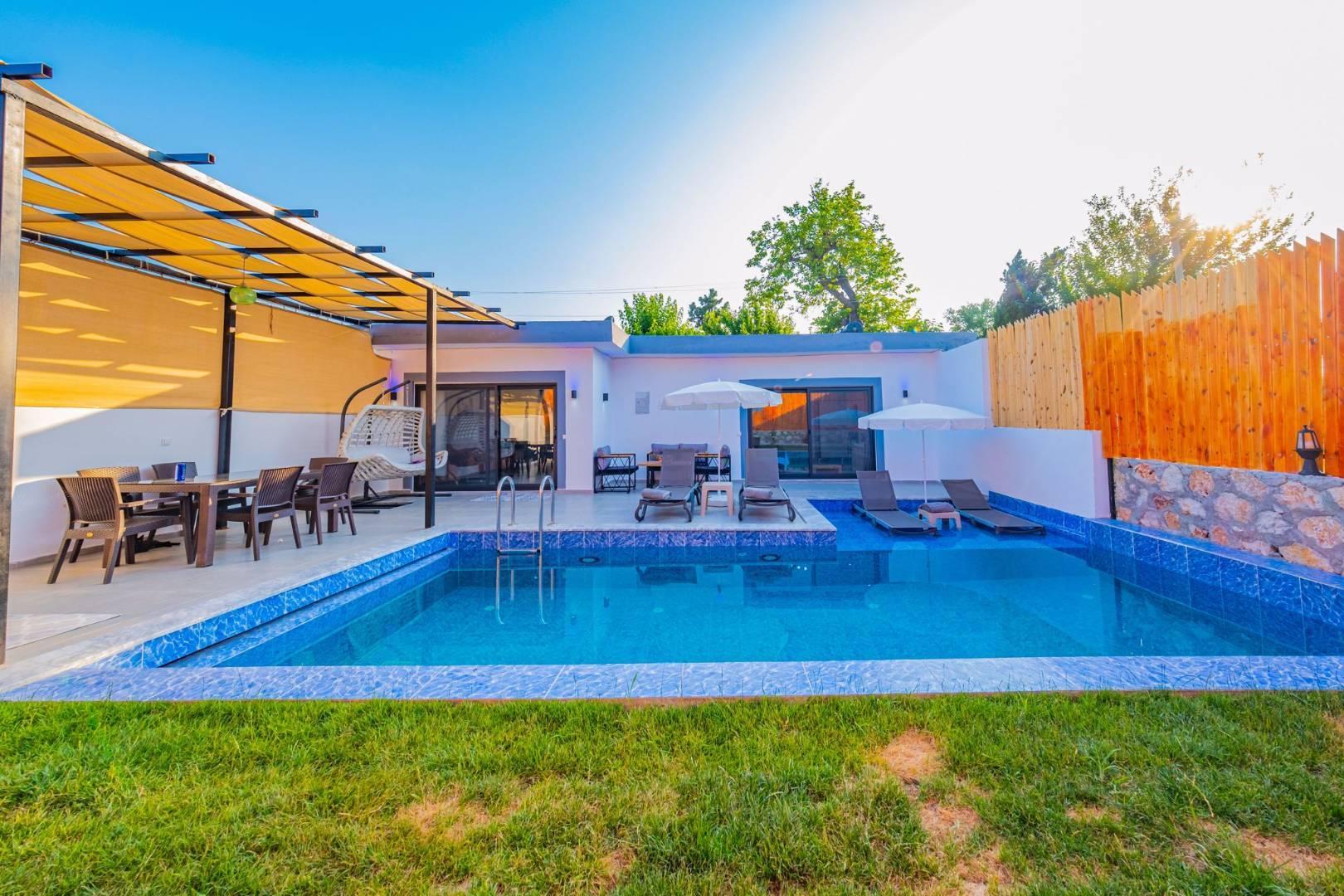 Kaş Yeşilköy'de Yeşillikler İçerisinde, Özel Havuzlu, Jakuzili Villa-40712