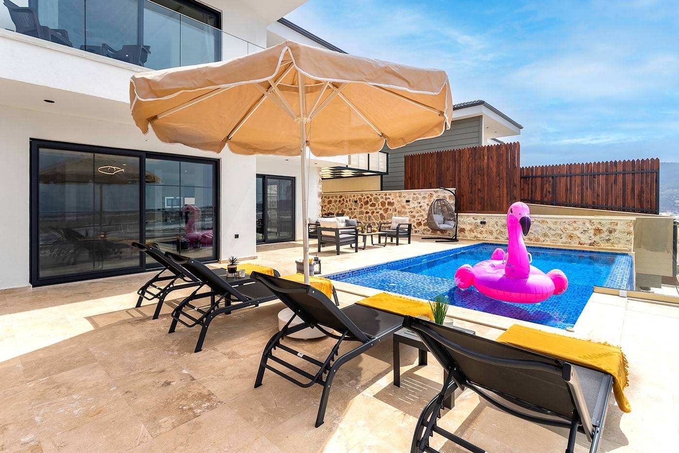 Kaş Yeşilköy'de Doğayla Baş Başa, Özel Havuzlu, Modern Villa