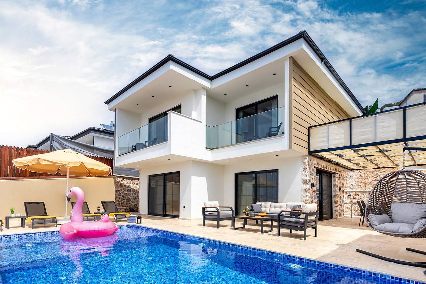 Kaş Yeşilköy'de Doğayla Baş Başa, Özel Havuzlu, Modern Villa