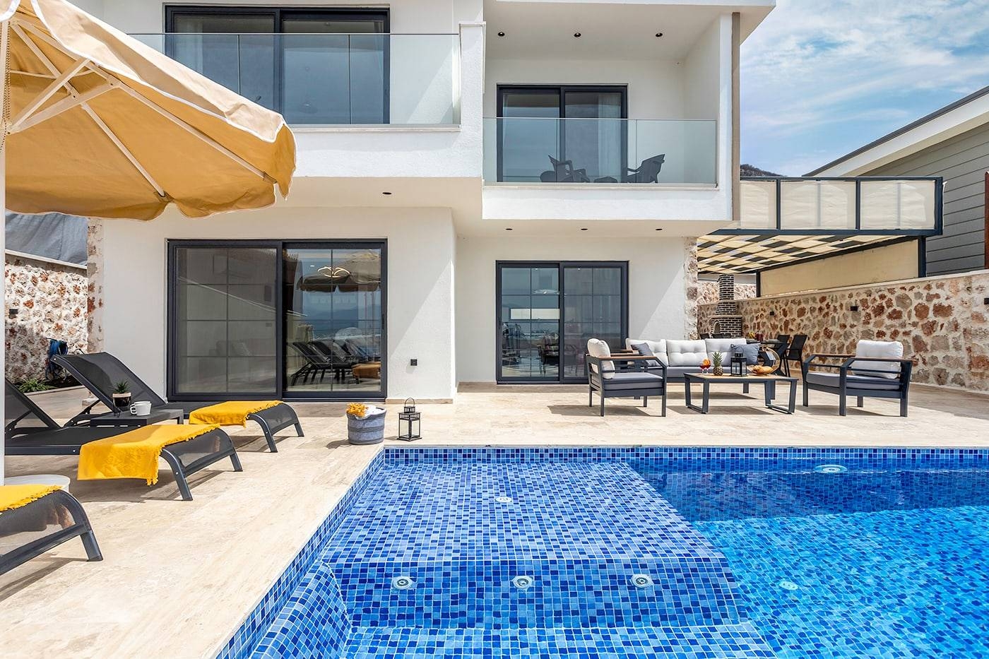 Kaş Yeşilköy'de Doğayla Baş Başa, Özel Havuzlu, Modern Villa