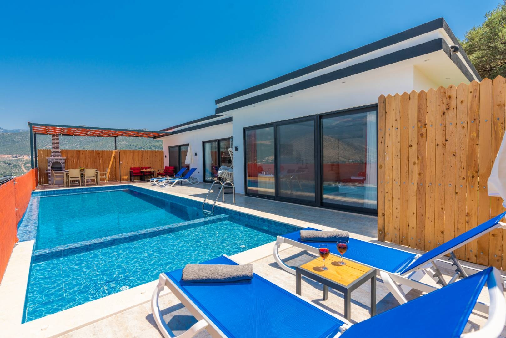 Kaş Yeşilköy'de Enfes Doğada, Özel Havuzlu, Tatil Villası